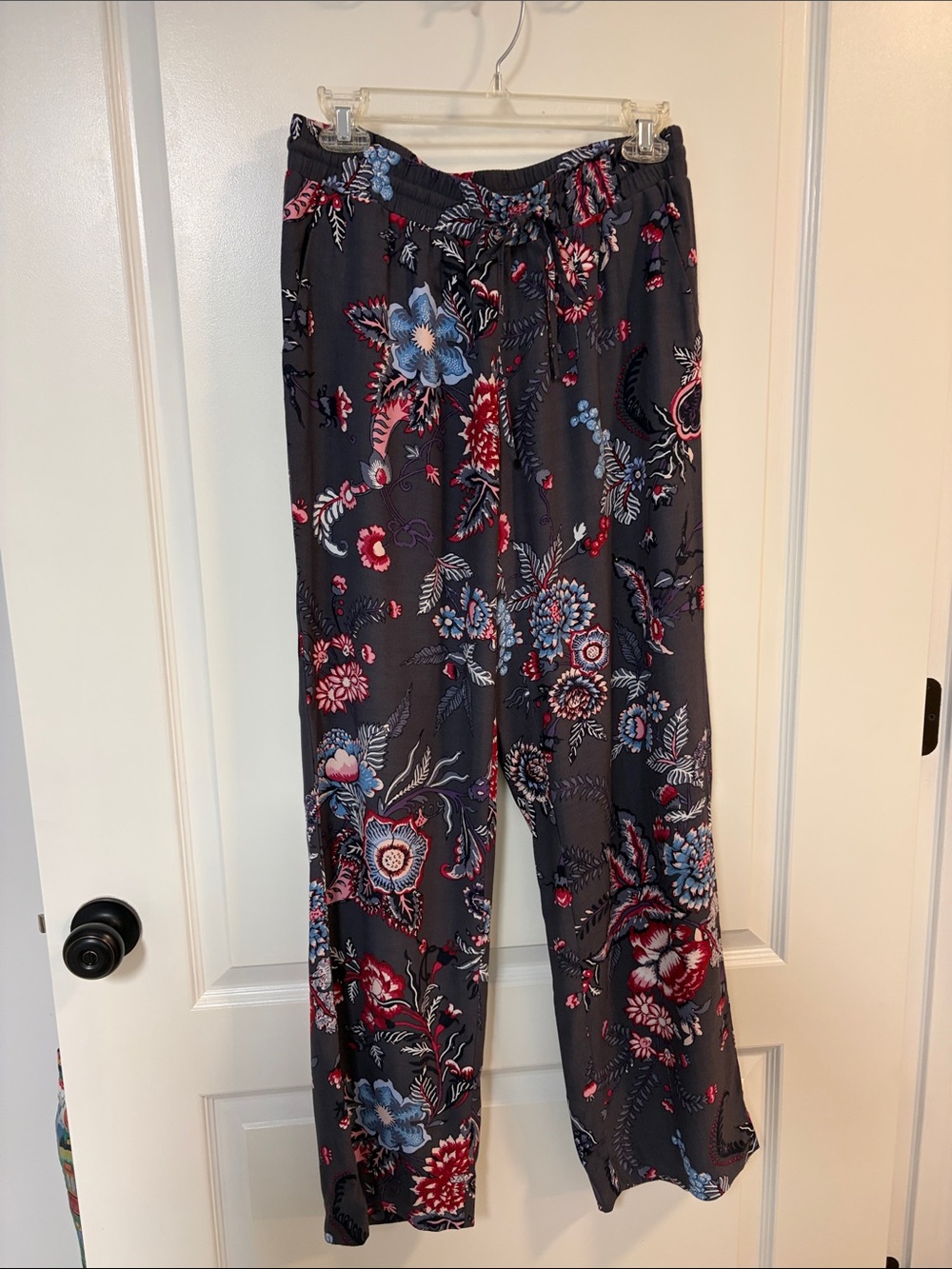 LOFT Dark Gray Wide-Leg Floral Pants with Blue & Red Print